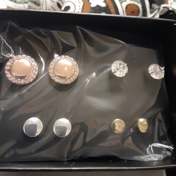 Avon Tritone Stud Earring 4pc Set $12 Free Gift With Purchase - Picture 1 of 10